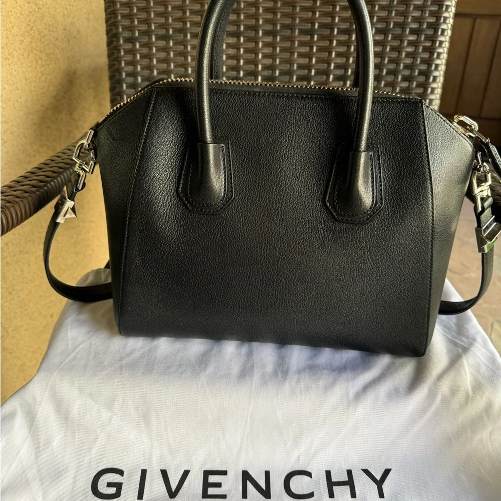 Givenchy Antigona Black Leather Bag - Picture 11 of 12